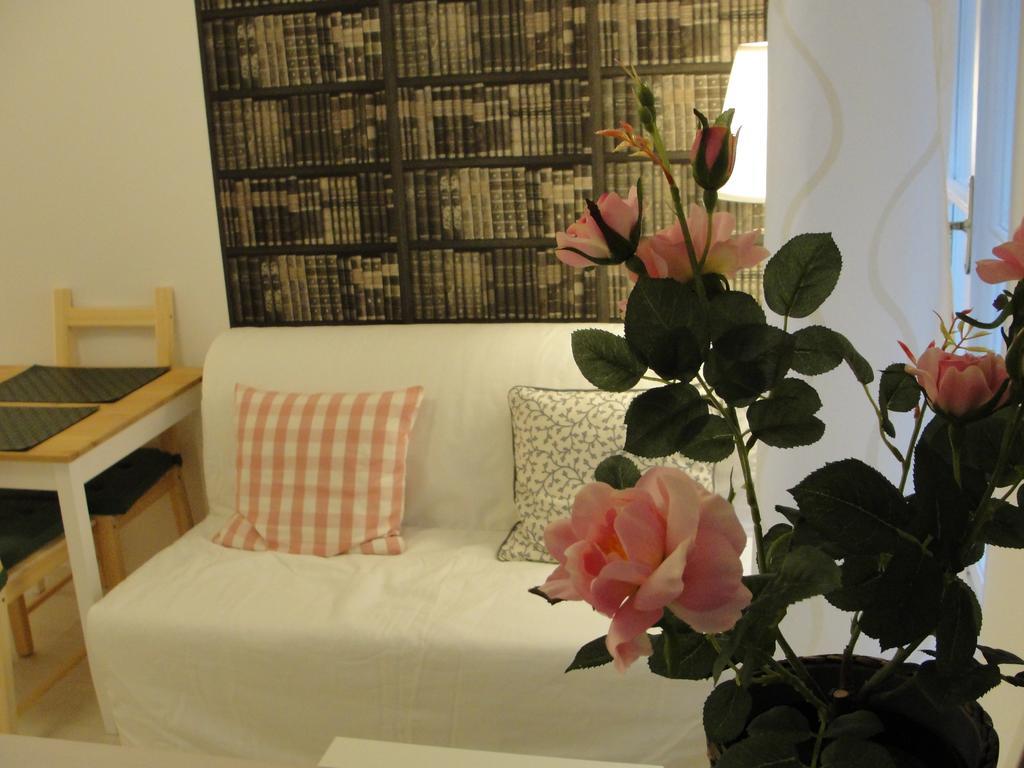 - Door Apartma *